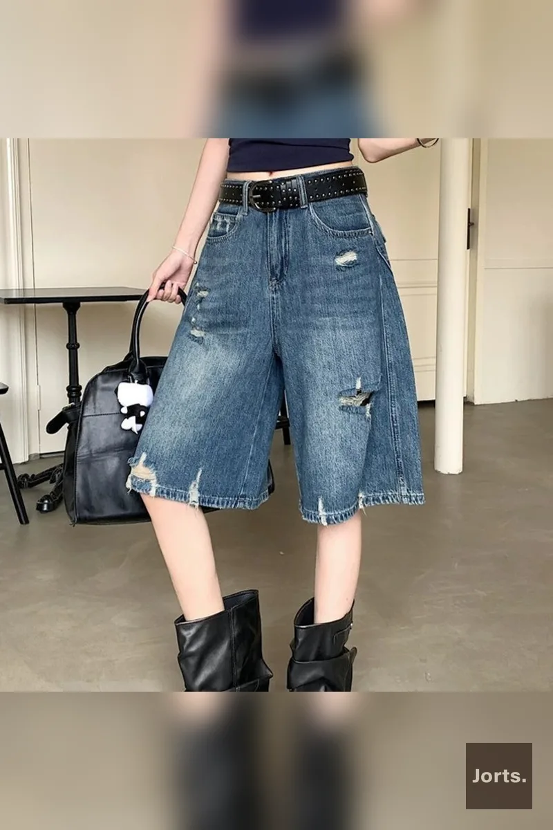 Vintage Women's Distressed 'Long' Capri Wide-Leg Jeans