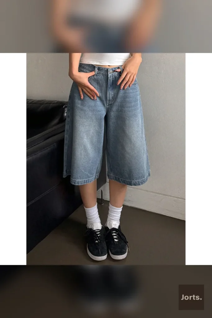 Model wearing black high-waist cropped baggy jorts, showcasing the loose fit and Y2K aesthetic.
